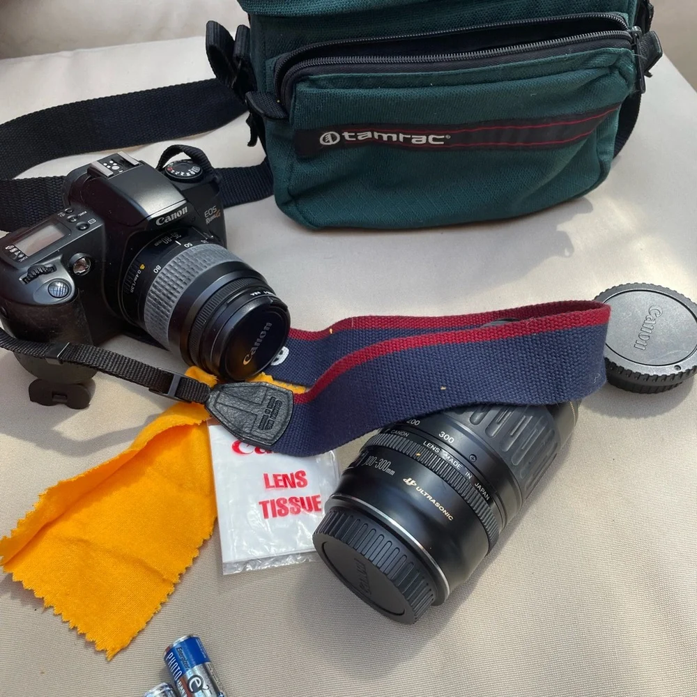 Canon Eos rebel filmed camera with 2 lenses and bag